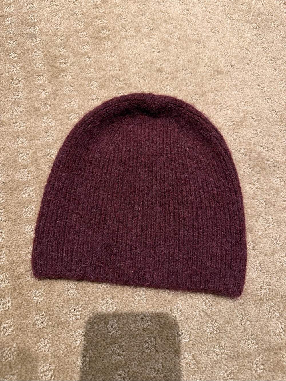 ZARA - RIBBED KNIT BEANIE HAT - Burgundy